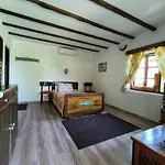 Guest house Babinata Kashta-srebarna 3*